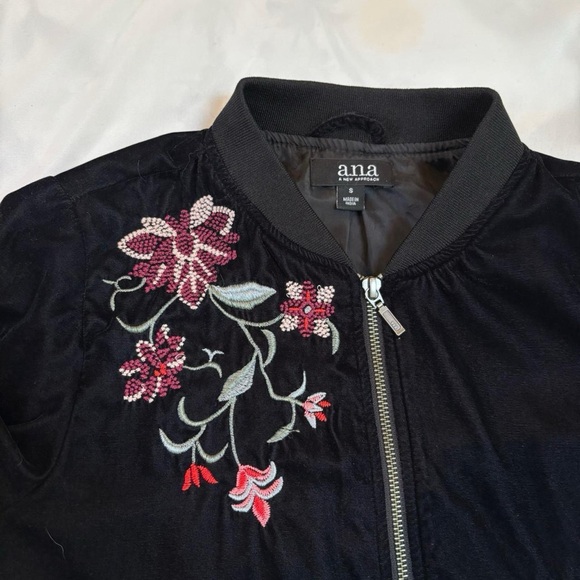 Floral Embroidered Black Velvet Bomber Jacket size small - Picture 7 of 8